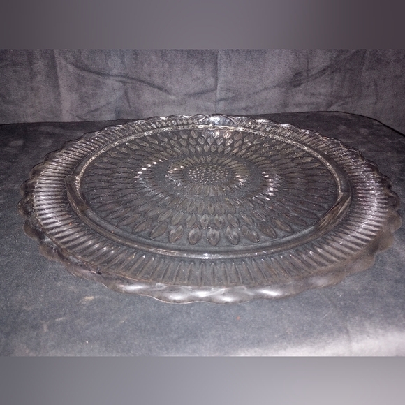 Vintage Federal Glass Sunflower Pattern Footed Cake Plate Size 12 in EUC - Picture 5 of 8